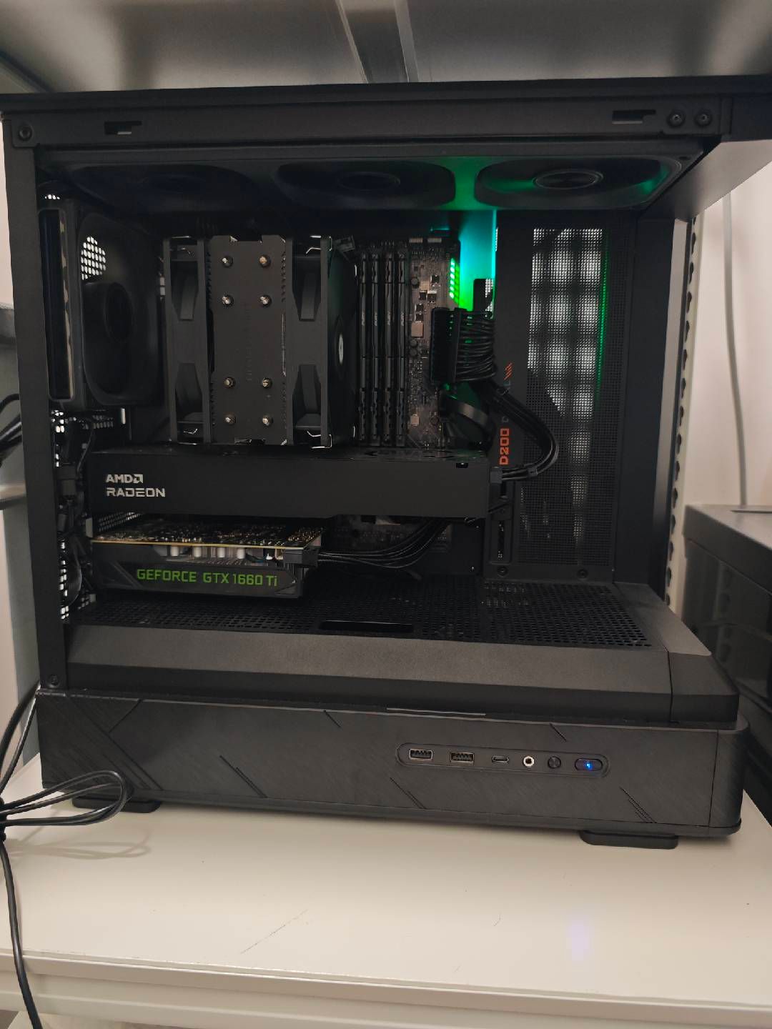 现机内景：R9700 32G + 1660Ti