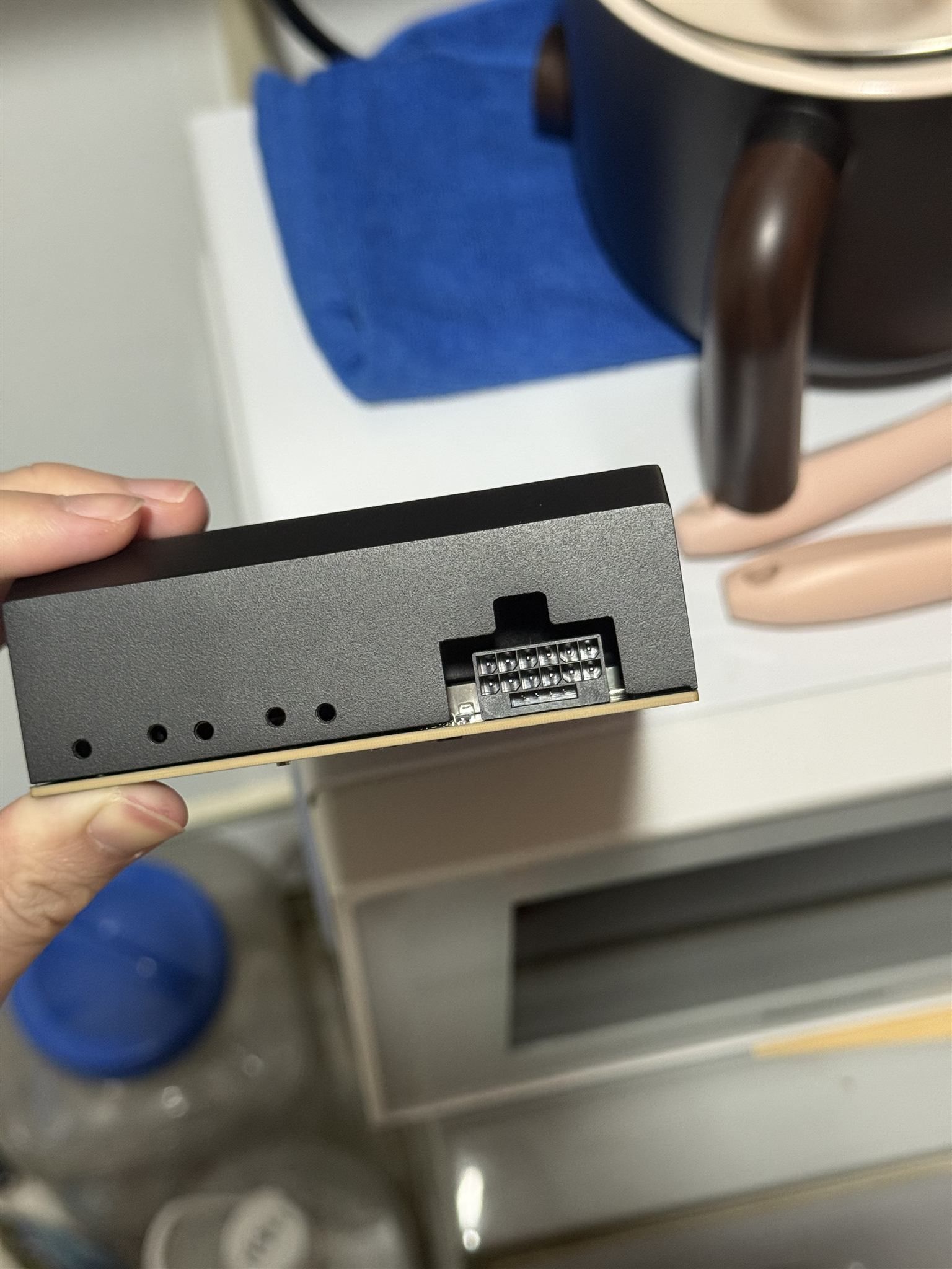 4090電源接口_2048KB內.jpg