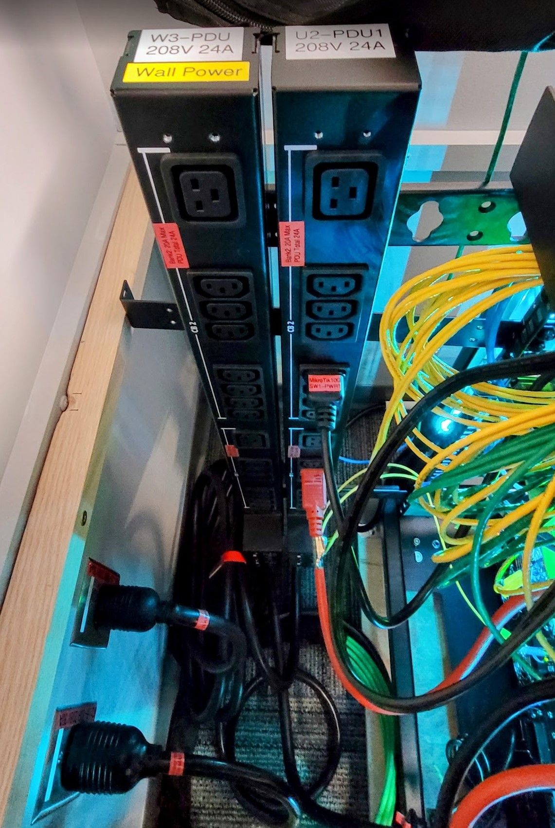 Lab_WallPower_p01.jpg